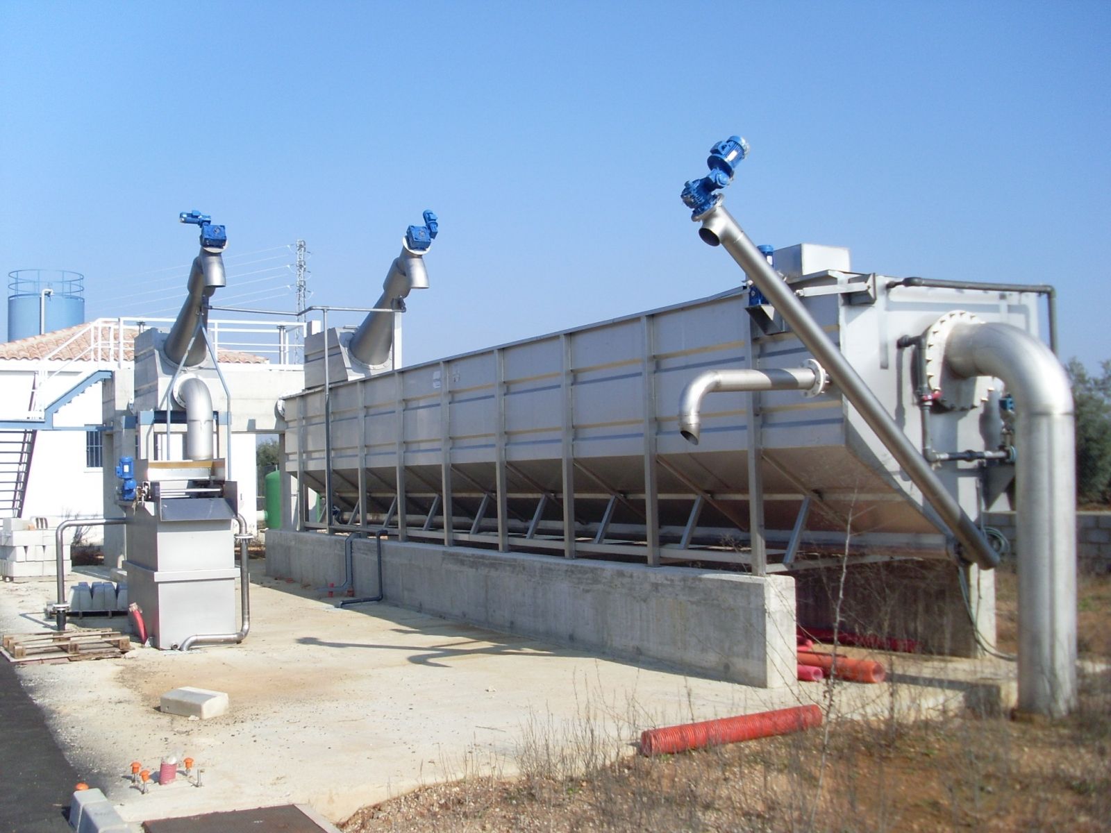Combi Pro planta compacta de pré-tratamento Estruagua instalada em ETE